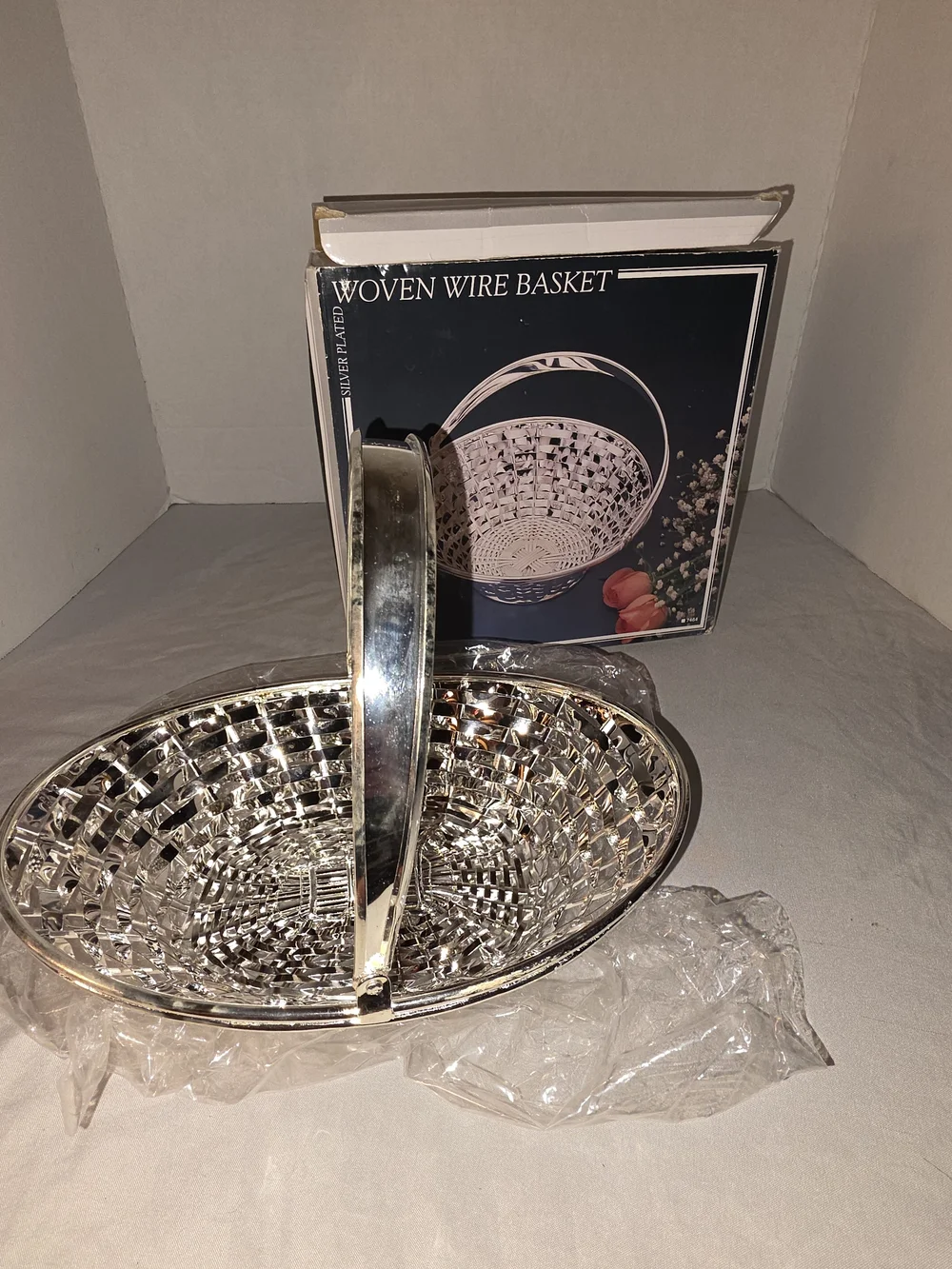 Source Unknown Silver Woven Wire Basket with Handle